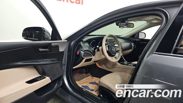 Jaguar XE 20d Prestige 2016 — фото 10