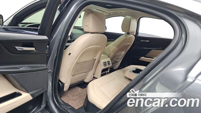 Jaguar XE 20d Prestige 2016 — фото 11