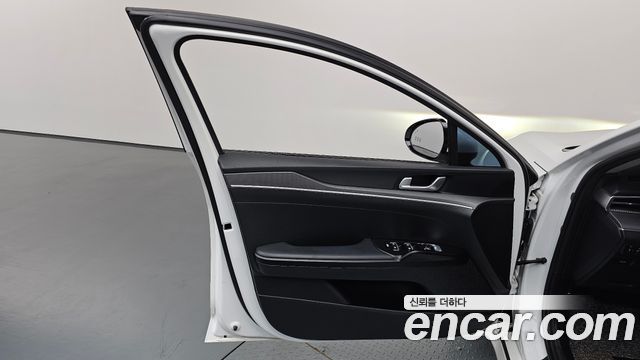 Kia K5 (III) 2.0 Prestige 2023 — фото 24