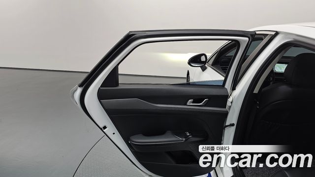 Kia K5 (III) 2.0 Prestige 2023 — фото 25