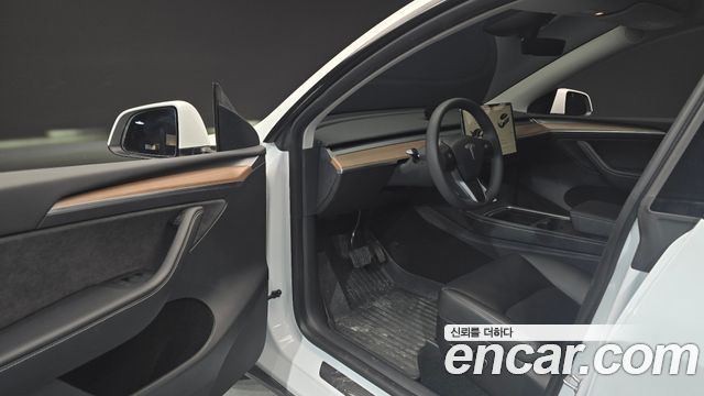 Tesla Model Y RWD 2024 — фото 10