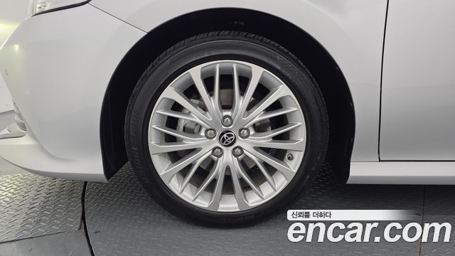 Toyota Camry (XV70) 2.5 XLE Hybrid 2018 — фото 5