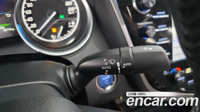 Toyota Camry (XV70) 2.5 XLE Hybrid 2018 — фото 16
