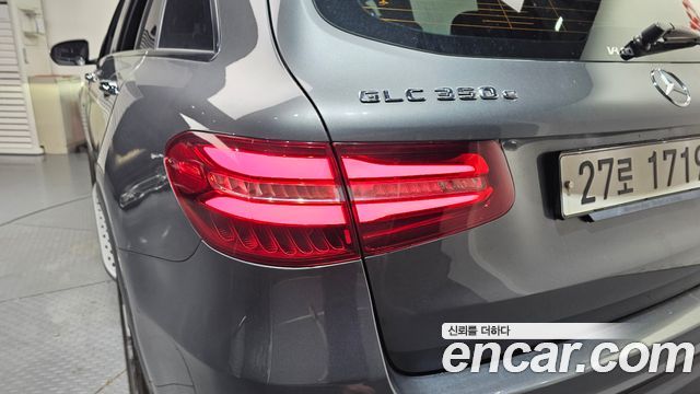 Mercedes-Benz GLC-Class (X253) GLC350e 4MATIC Premium 2019 — фото 23