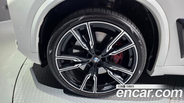 BMW X5 (G05) M60i 2025 — фото 5