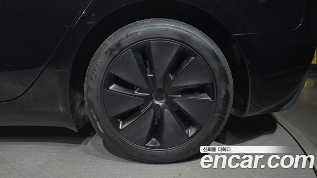 Tesla Model 3 Long Range AWD 2024 — фото 21