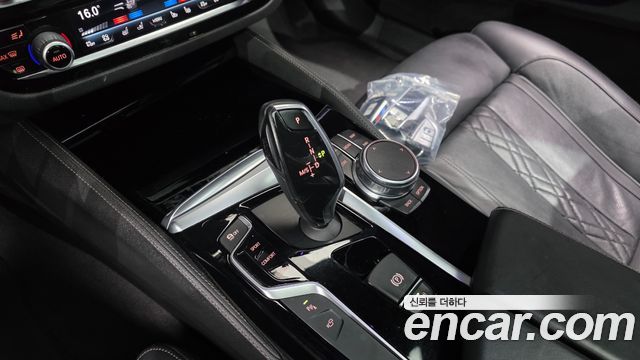 BMW 5 Series (G30) 520d xDrive M Sport Package Plus 2018 — фото 9