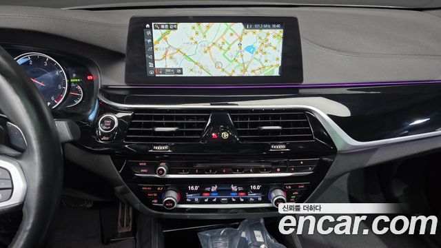 BMW 5 Series (G30) 520d xDrive M Sport Package Plus 2018 — фото 17