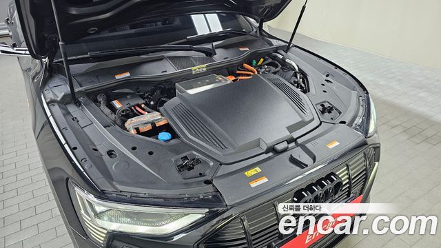Audi e-tron 55 Quattro 2020 — фото 6