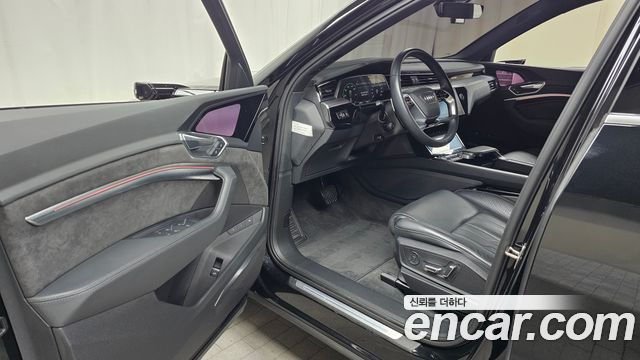 Audi e-tron 55 Quattro 2020 — фото 10