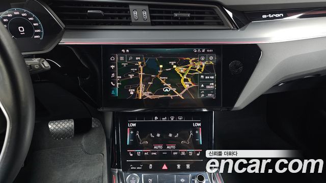 Audi e-tron 55 Quattro 2020 — фото 16