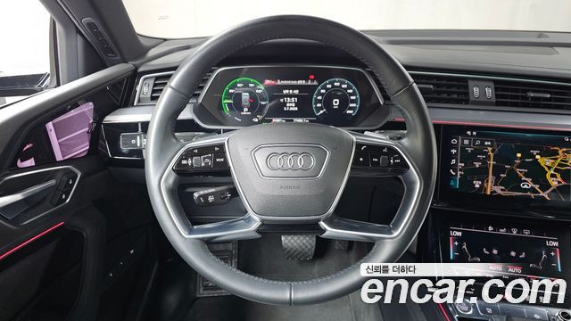 Audi e-tron 55 Quattro 2020 — фото 17