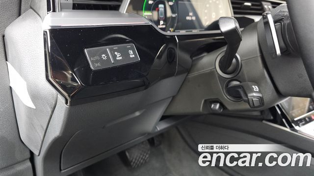 Audi e-tron 55 Quattro 2020 — фото 23
