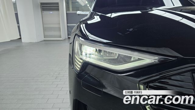 Audi e-tron 55 Quattro 2020 — фото 28