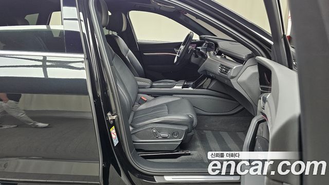 Audi e-tron 55 Quattro 2020 — фото 32