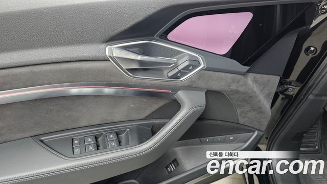 Audi e-tron 55 Quattro 2020 — фото 33