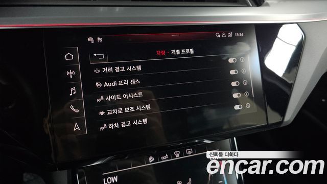 Audi e-tron 55 Quattro 2020 — фото 35