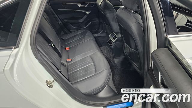 Audi A6 (C8) 45 TFSI Premium 2021 — фото 11