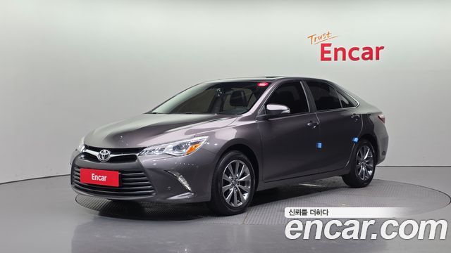 Toyota Camry 2.5 XLE 2015 — фото 1