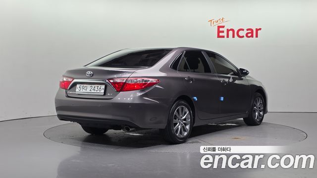 Toyota Camry 2.5 XLE 2015 — фото 2