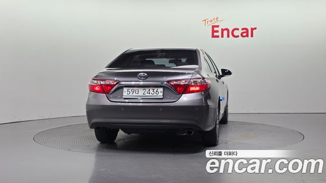 Toyota Camry 2.5 XLE 2015 — фото 4
