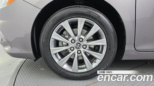 Toyota Camry 2.5 XLE 2015 — фото 5