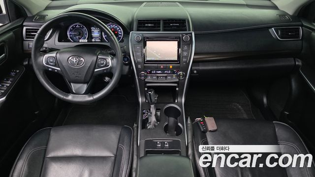 Toyota Camry 2.5 XLE 2015 — фото 7