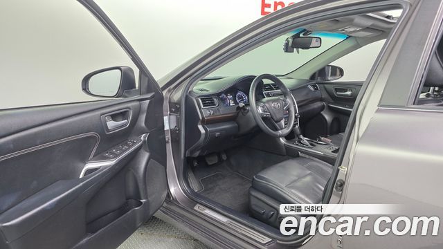 Toyota Camry 2.5 XLE 2015 — фото 12