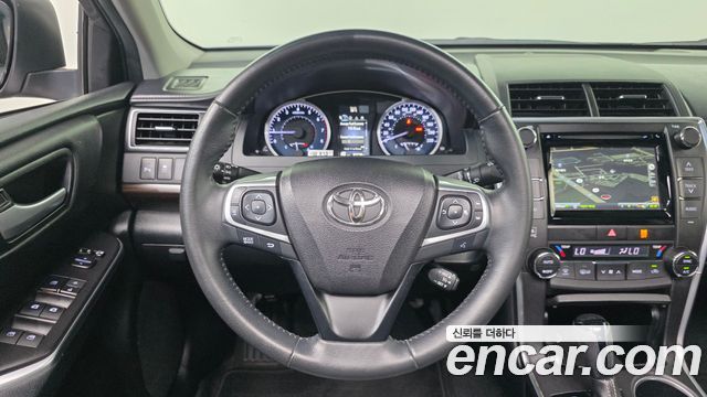 Toyota Camry 2.5 XLE 2015 — фото 14