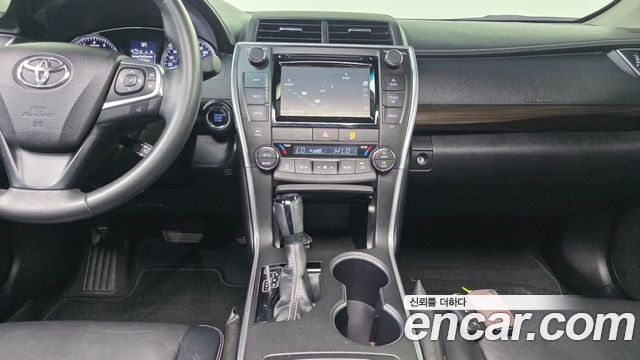 Toyota Camry 2.5 XLE 2015 — фото 15