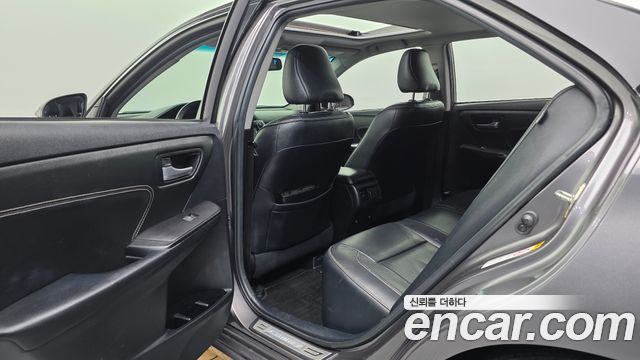 Toyota Camry 2.5 XLE 2015 — фото 17