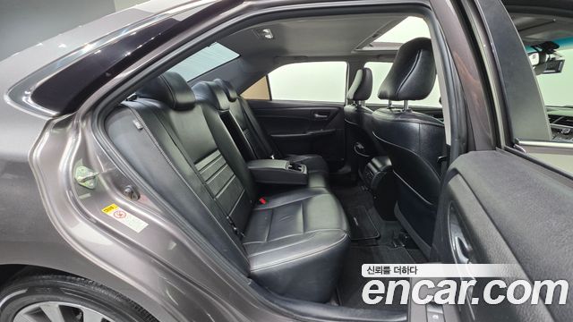 Toyota Camry 2.5 XLE 2015 — фото 19