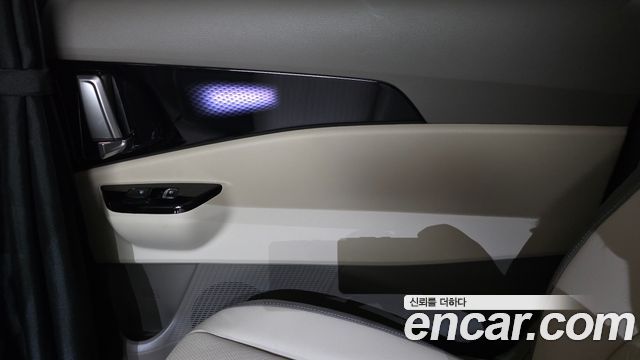 Kia Carnival (IV) Gasoline 9-seater Limousine(Special vehicle) 2023 — фото 31