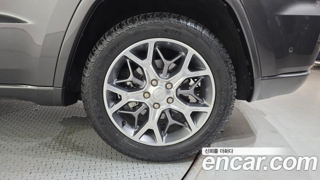 Jeep Grand Cherokee 3.6 Overland WK2 2021 — фото 21