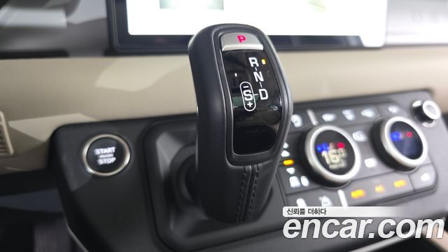 Land Rover Defender (L663) 110 D250 SE 2024 — фото 9
