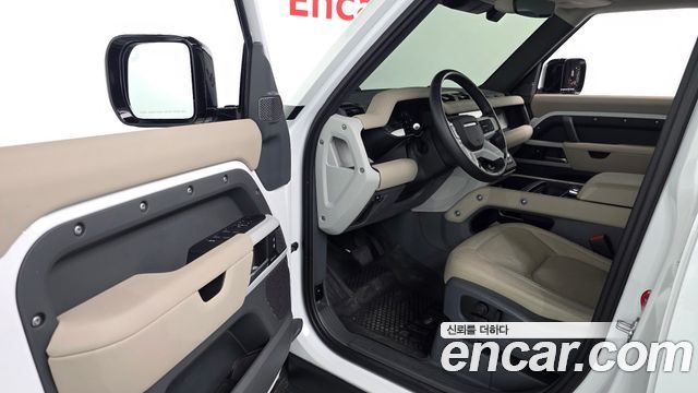 Land Rover Defender (L663) 110 D250 SE 2024 — фото 10