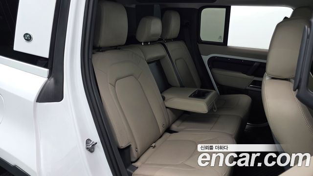 Land Rover Defender (L663) 110 D250 SE 2024 — фото 16