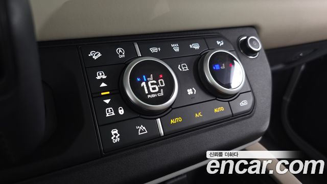 Land Rover Defender (L663) 110 D250 SE 2024 — фото 20
