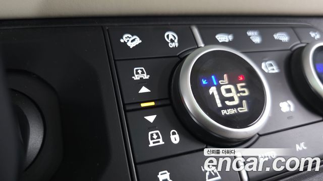 Land Rover Defender (L663) 110 D250 SE 2024 — фото 21