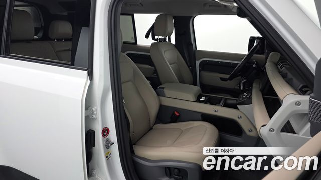 Land Rover Defender (L663) 110 D250 SE 2024 — фото 32