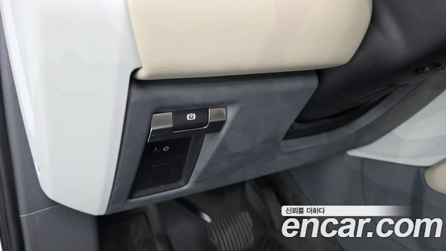 Land Rover Defender (L663) 110 D250 SE 2024 — фото 35