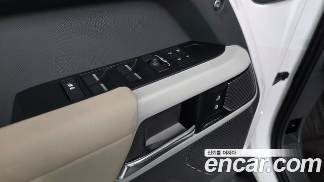Land Rover Defender (L663) 110 D250 SE 2024 — фото 39
