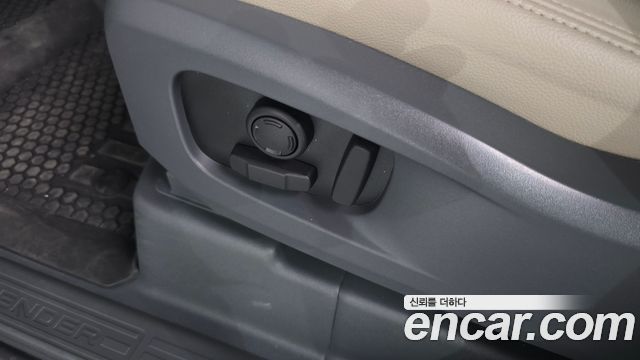 Land Rover Defender (L663) 110 D250 SE 2024 — фото 40