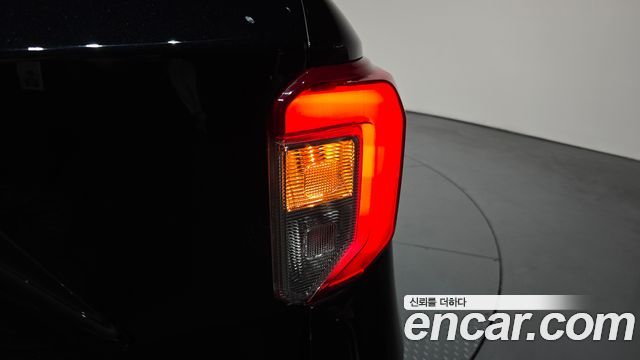 Ford Explorer (VI) 2.3 LimIted 4WD 2023 — фото 23
