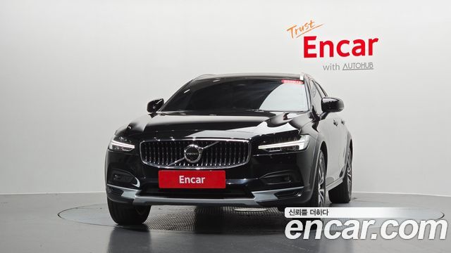 Volvo V90 Cross Country B5 Ultimate AWD 2024 — фото 3