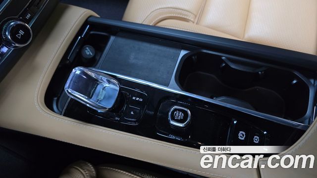 Volvo V90 Cross Country B5 Ultimate AWD 2024 — фото 9
