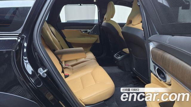Volvo V90 Cross Country B5 Ultimate AWD 2024 — фото 11