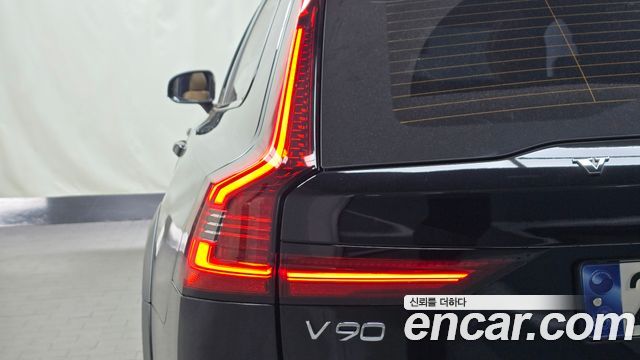 Volvo V90 Cross Country B5 Ultimate AWD 2024 — фото 23