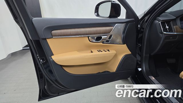 Volvo V90 Cross Country B5 Ultimate AWD 2024 — фото 24