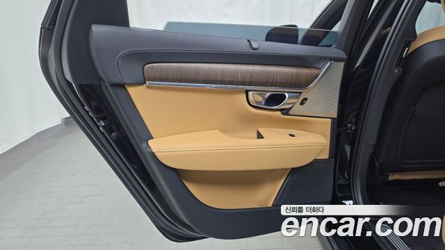 Volvo V90 Cross Country B5 Ultimate AWD 2024 — фото 25